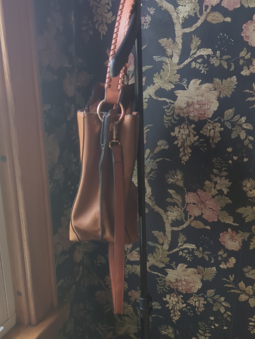 Elegant Brown Leather Tote Handbag Crossbody Bag - Picture 3 of 7